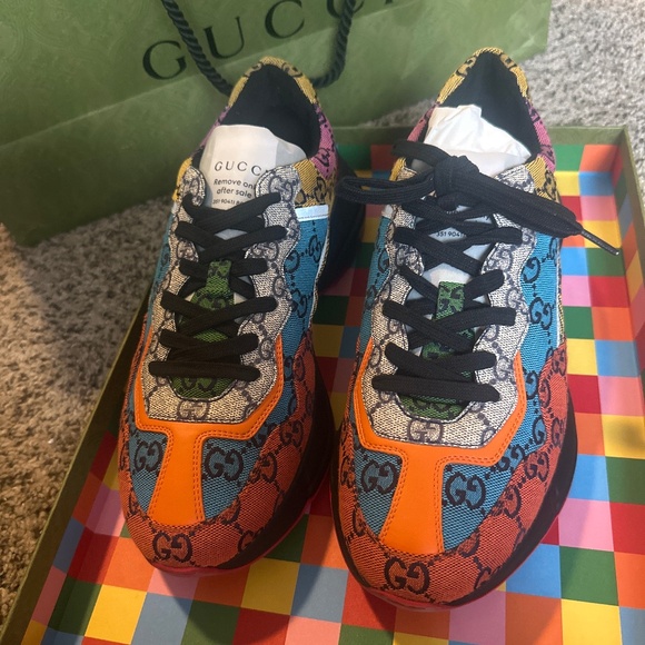 Gucci Sneakers - Picture 3 of 4